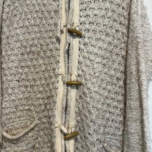 Free People Oversized Sz: S Cable Knit Chunky Cream Cardigan. Toggle Buttons. - Picture 11 of 16